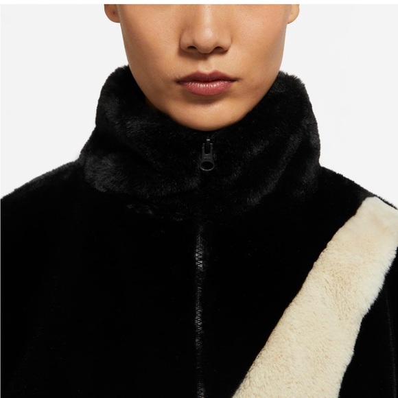 Nike oversize faux FUR JACKET women’s size XS black and white big swood - Picture 2 of 7